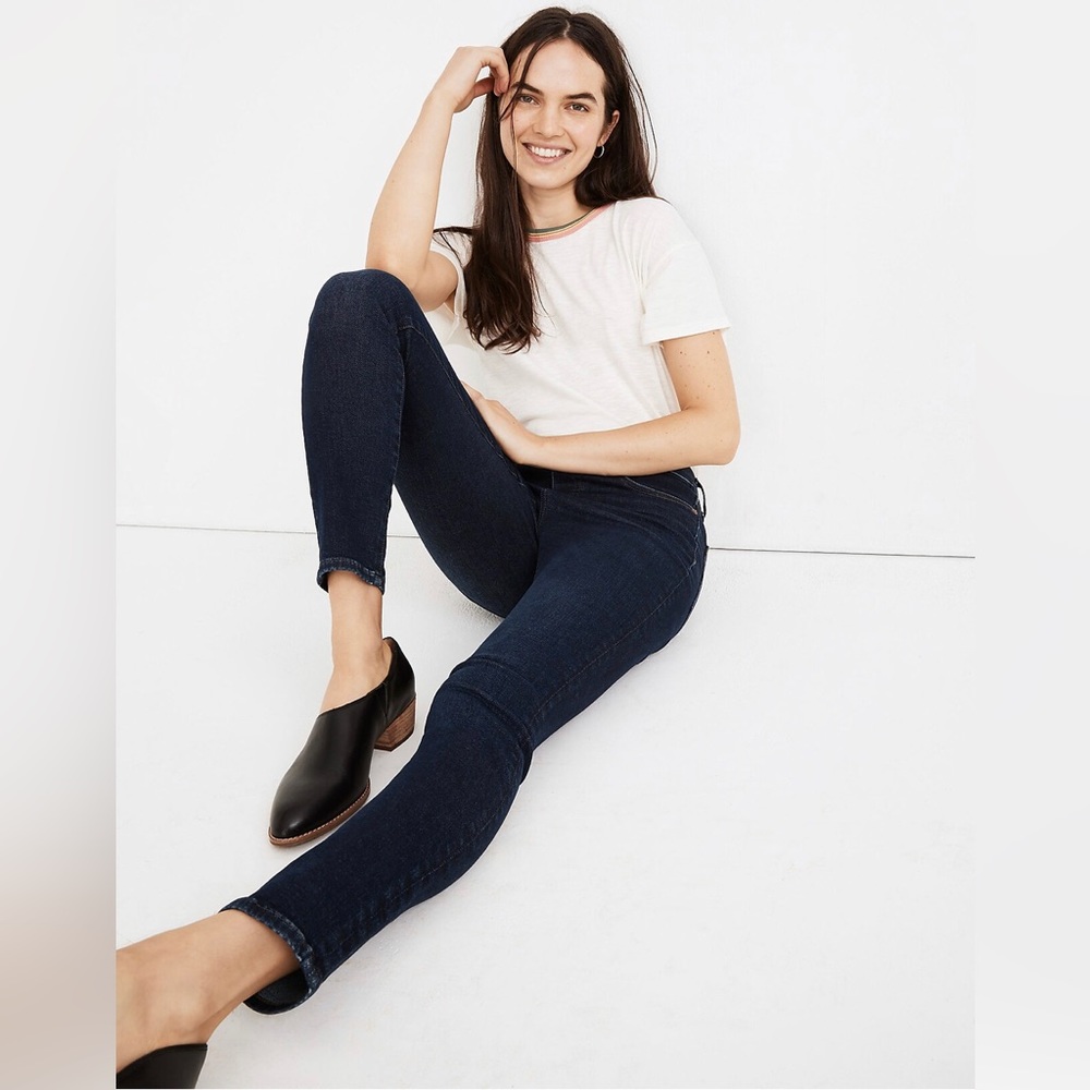 Madewell 9" Mid-Rise Skinny Jeans in Orland Wash: TENCEL™ Denim Edition - Picture 3 of 14